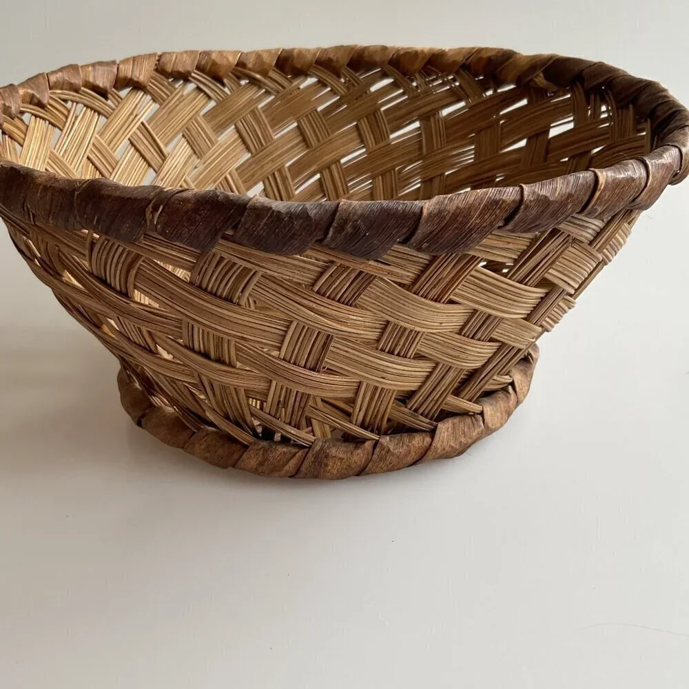 Vintage Handwoven Basket With Leaf Wrap Detail Round Boho Farmhouse 11.5